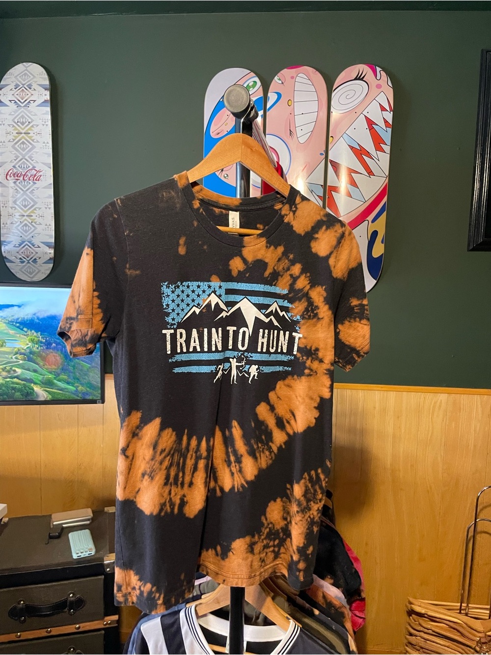 Train to Hunt Tie-Dye Graphic Tee - Black & Orange Mens size M